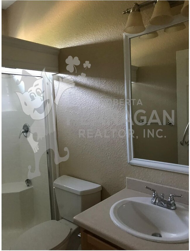Building Photo - 3 Bed 2 Bath