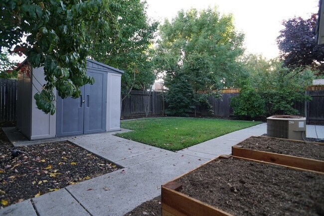 Building Photo - Charming 3 Bedroom Home for Rent in Crocker Ranch  Roseville!