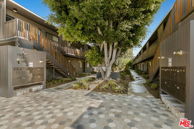 Building Photo - 4136 Grand View Blvd