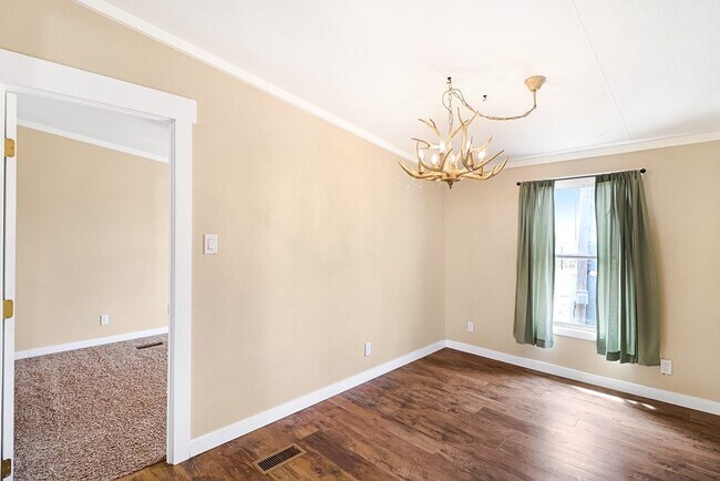 Building Photo - 14991 N Aster Ave