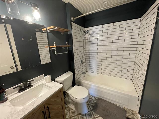 Building Photo - 2318 Lincoln St