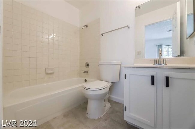 Building Photo - 2117 Chertsey Dr