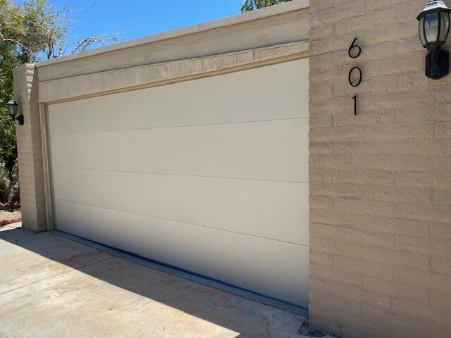 Building Photo - 601 E Racquet Club Rd