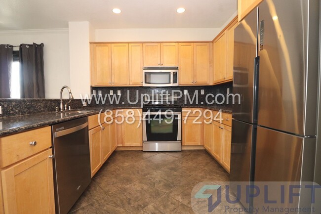 Building Photo - $1000 off 1st months rent  3-Bed Apartment