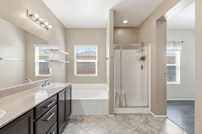 Building Photo - Your Next Home Awaits | 4 Bed, 3 Bath with Private Pool
