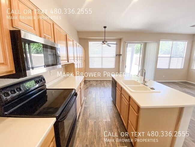 Building Photo - 3918 E Juanita Ave