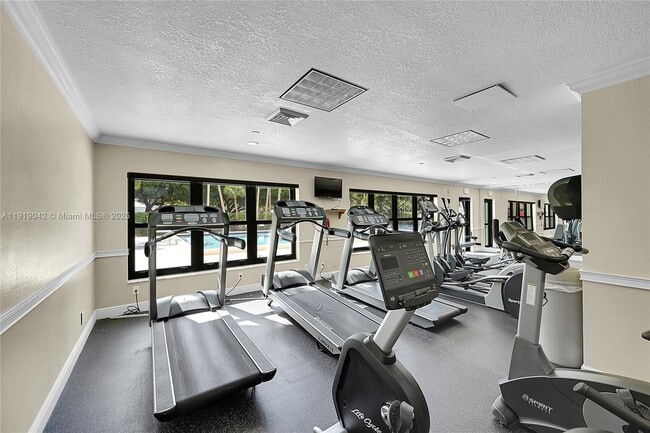 Building Photo - 3200 Port Royale Dr N