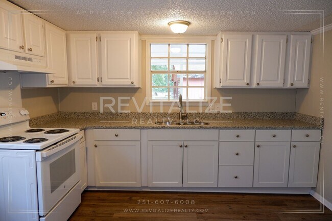 Building Photo - 7846 Roberson St