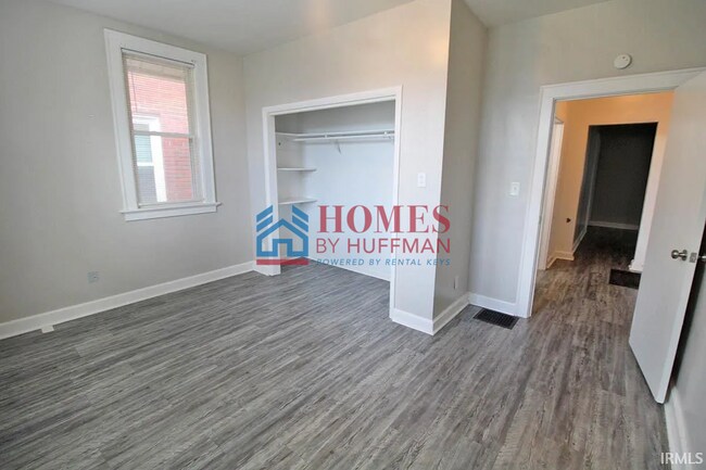 Building Photo - Two Bedroom House