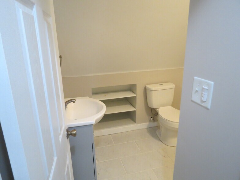 2nd Floor Full Bath - 1532 N College Ave