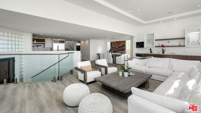 Building Photo - 3461 Ocean Dr