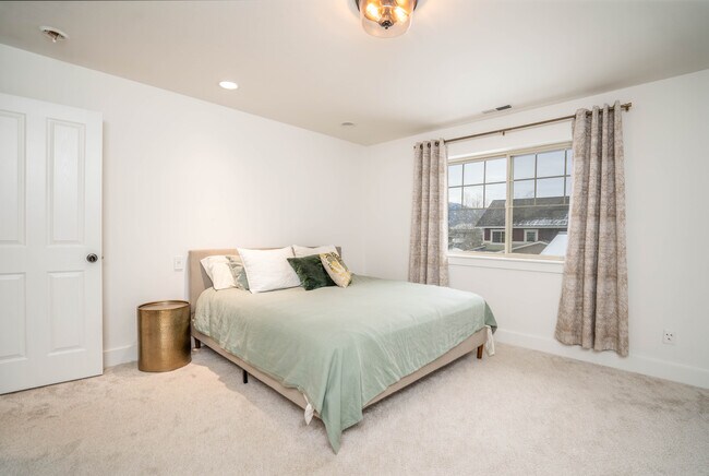 Building Photo - 2218 Gallatin Green Blvd