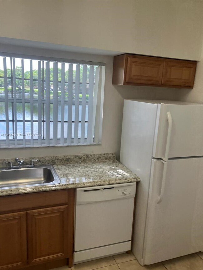 Building Photo - 631 Cypress Lake Blvd