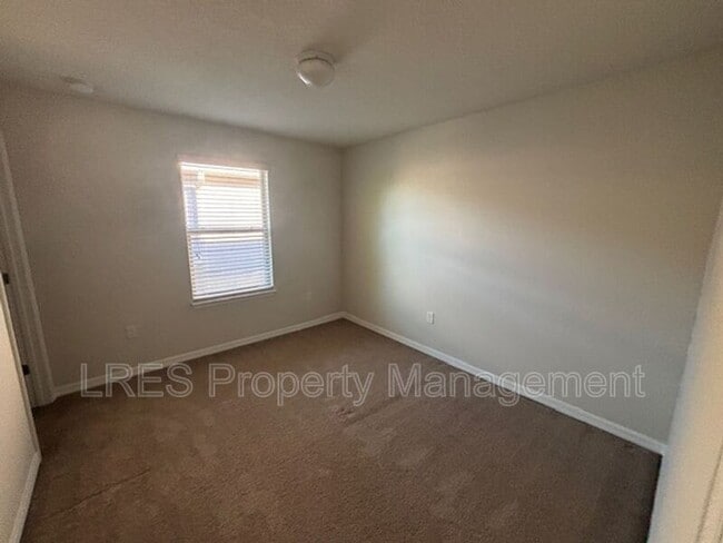 Building Photo - 251 Domus Ln