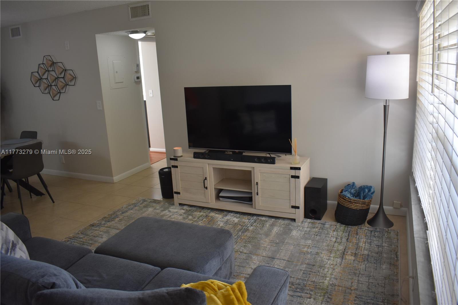 Fully furnished 2 bed, 2 bath apartment for rent in one of the best areas of Coral Springs – Univers - 3586 N University Dr