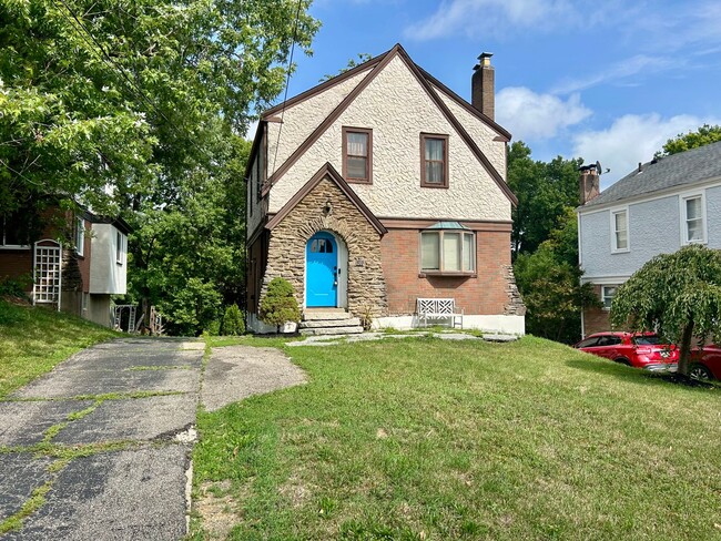 Building Photo - PRICE HILL- Charming 3 bedroom 1.5 bath