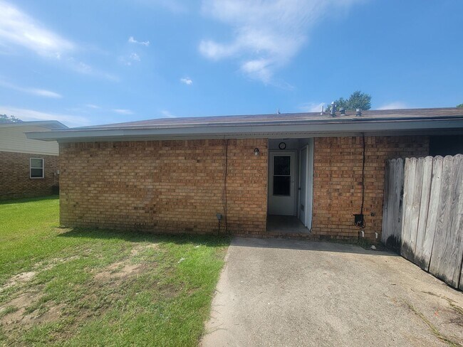 Building Photo - #207 Flores Lane