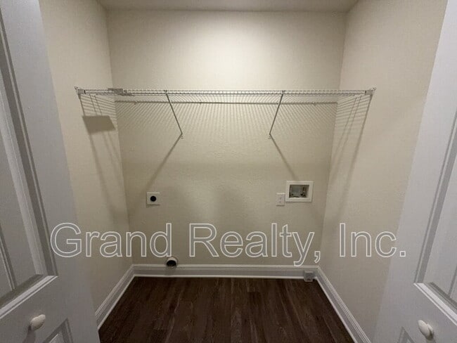 Building Photo - 4397 Village Oak Ln