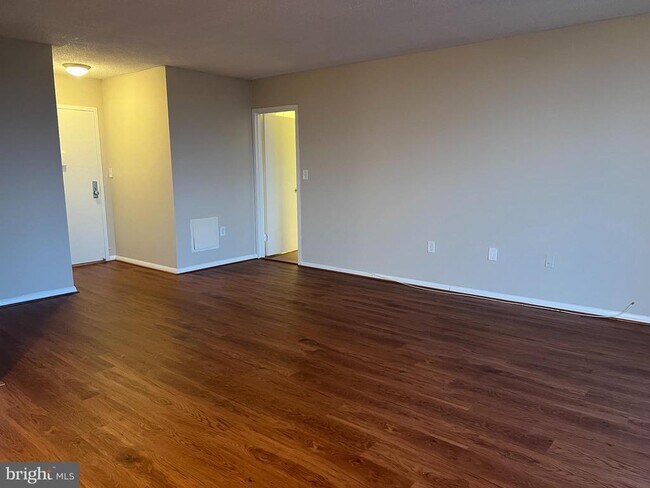 Building Photo - 1225 Martha Custis Dr