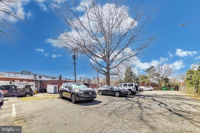 Building Photo - 1720 N Quinn St