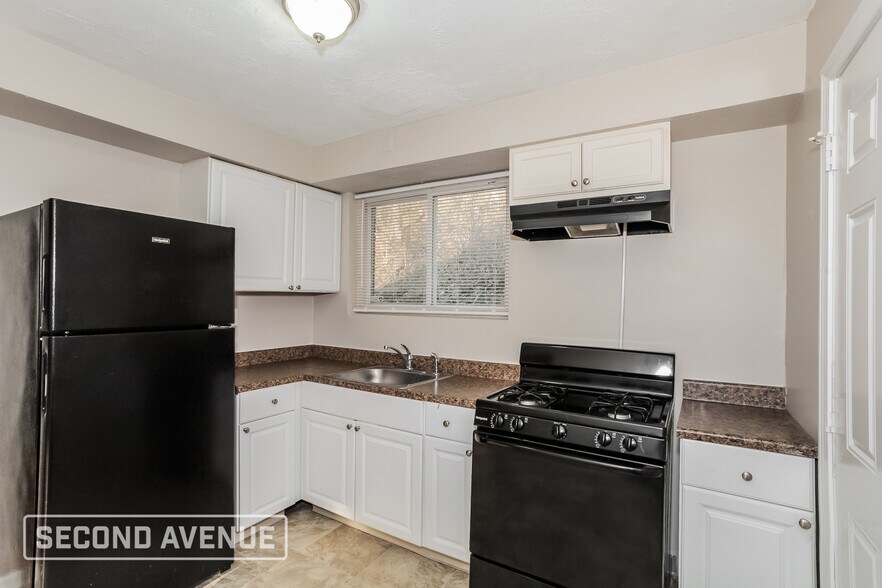 Building Photo - 550 Fairbanks Ave