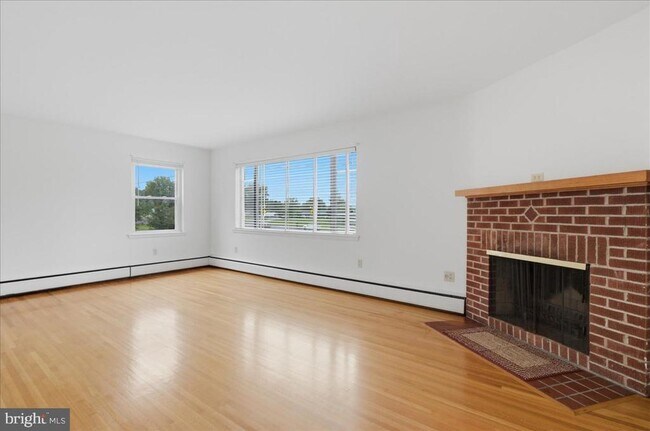 Building Photo - 3044 N Frederick Pike