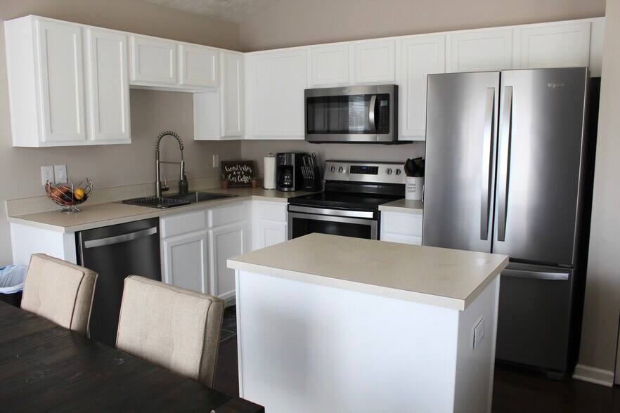 Building Photo - 13266 Komatite Way