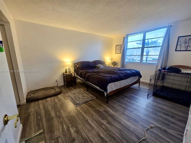 Building Photo - 6770 Indian Creek Dr