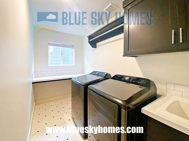 Building Photo - 1836 E Knobcone Dr