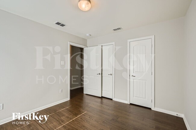 Building Photo - 278 Meadowcrest Dr