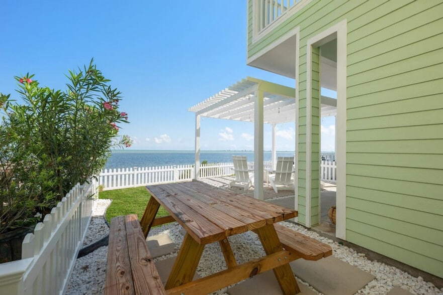 Building Photo - 110 Las Joyas Blvd