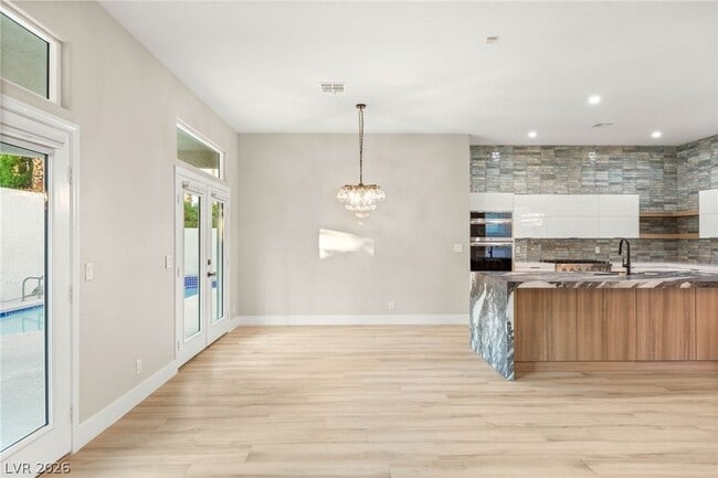 Building Photo - 1605 Shadow Rock Dr