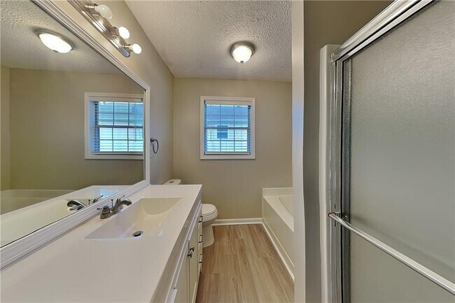 Building Photo - 102 Ashford Dr