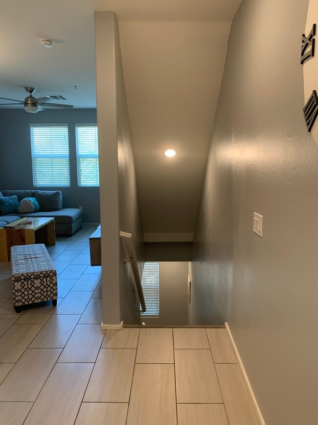 Building Photo - 2342 E Hidalgo Ave