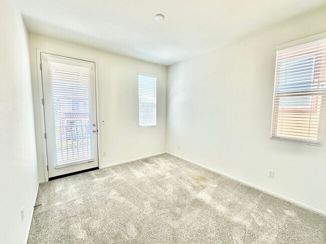 Building Photo - Lovely, Light & Bright, Two-Story, Detached Home in the Desirable Wildgrove Community of Vista!