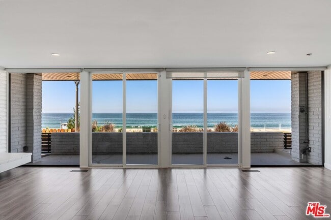 Building Photo - 2308 The Strand