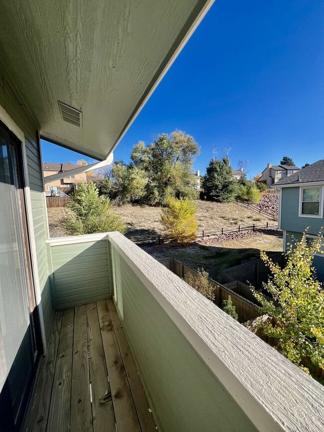 Building Photo - Beautiful townhome available in D20 Briargate!