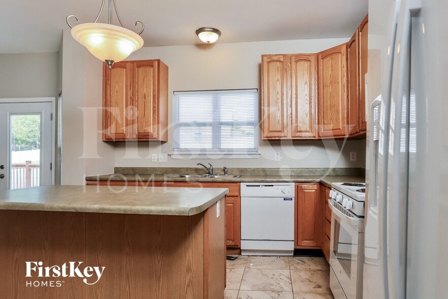 Building Photo - 107 Trailing Oak Ct