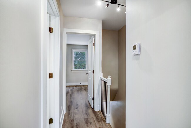 Building Photo - 1526 2nd St SW