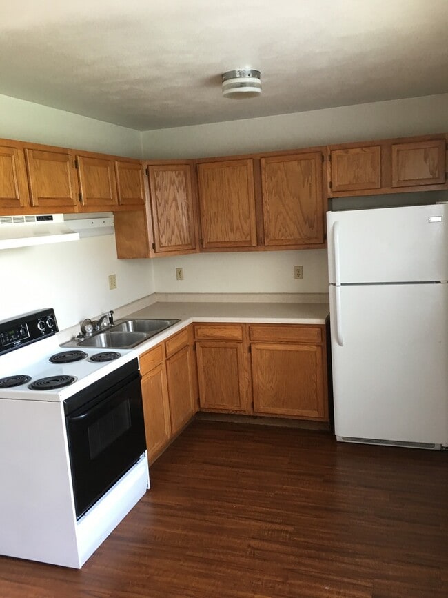 Primary Photo - 725 W 61st St