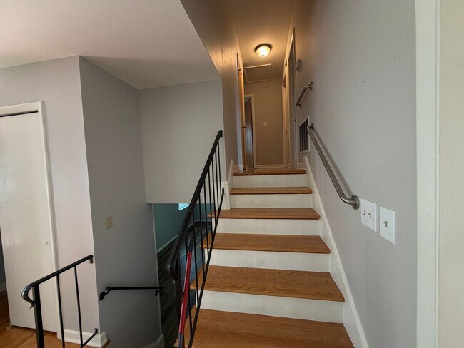 Building Photo - 2846 Envoy Dr