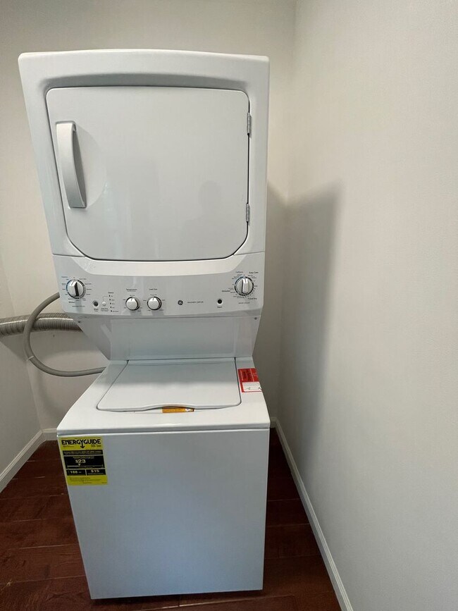 Building Photo - 63 Liberty St