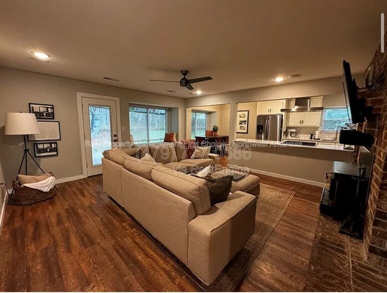 Building Photo - 1739 Creek Ct