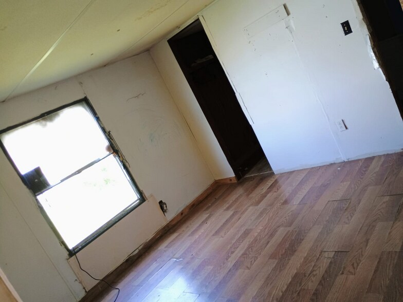 Building Photo - 121 S Pine St