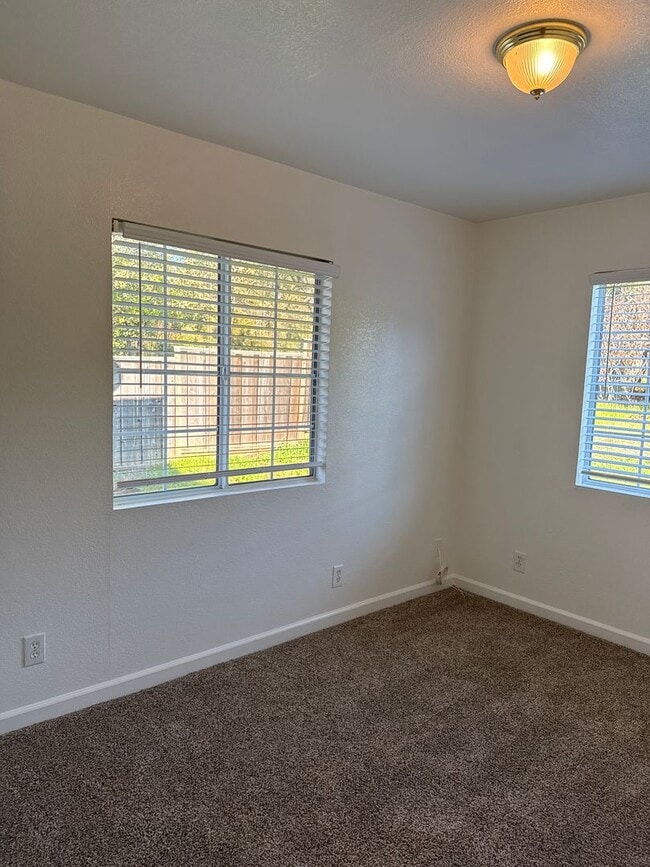 Building Photo - Single Story 3 Bedroom 2 Bath in Gilroy