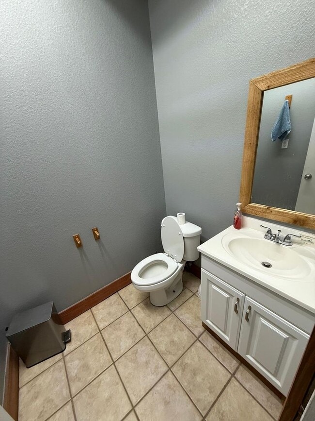 Building Photo - Affordable, Unique 3 bedroom