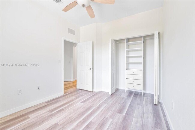 Building Photo - 3420 W 92nd Pl