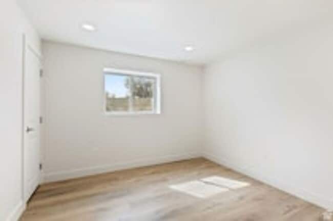 Building Photo - 2085 N 900 W