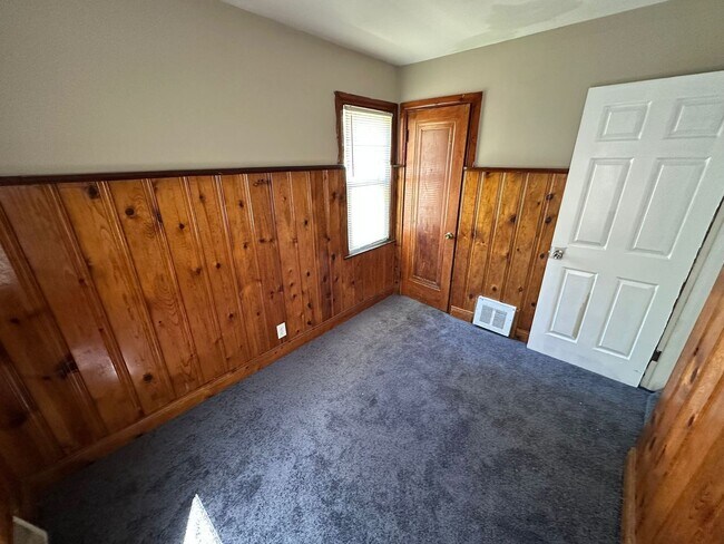 Building Photo - 20939 Beechwood Ave