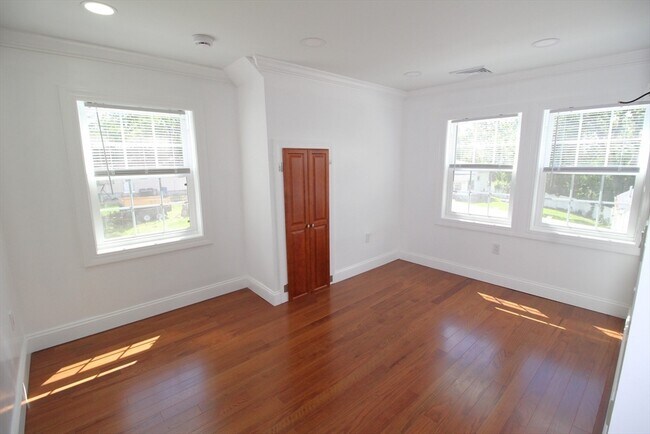 Building Photo - 96 Walnut Ln